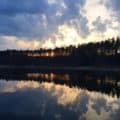 Zachód słońca nad jeziorem - fot. Adam Paluśkiewicz