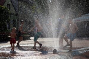 Kurtyna wodna fontanny na Rynku w Tucholi